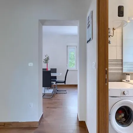 House Chill Out - Two Bedroom With Terrace *