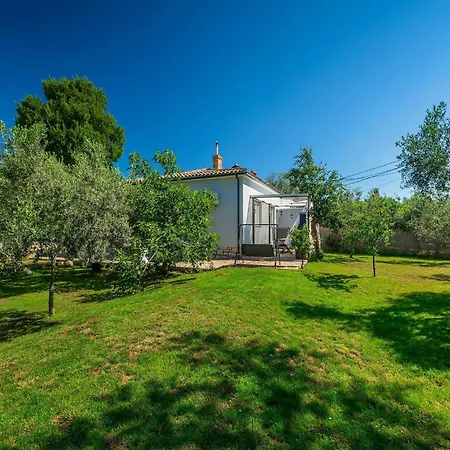 House Chill Out - Two Bedroom With Terrace Tatil Evi Loborika