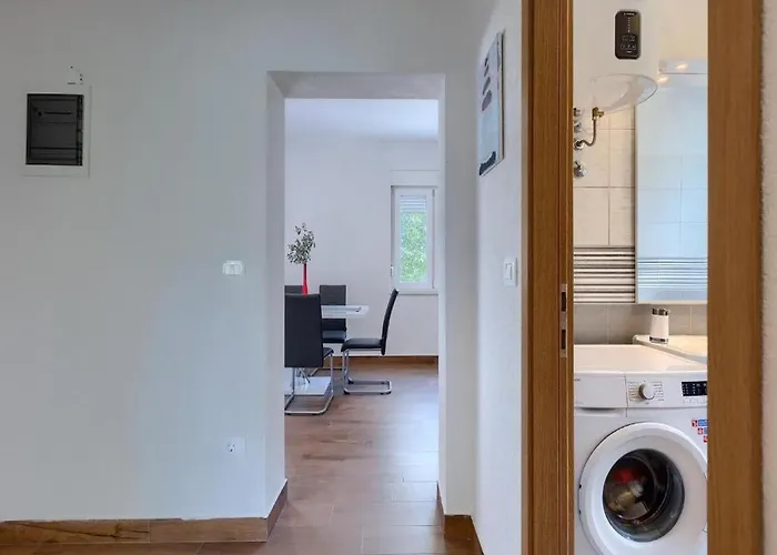 House Chill Out - Two Bedroom With Terrace *