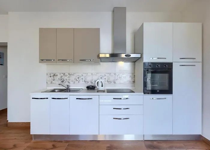 House Chill Out - Two Bedroom With Terrace Loborika