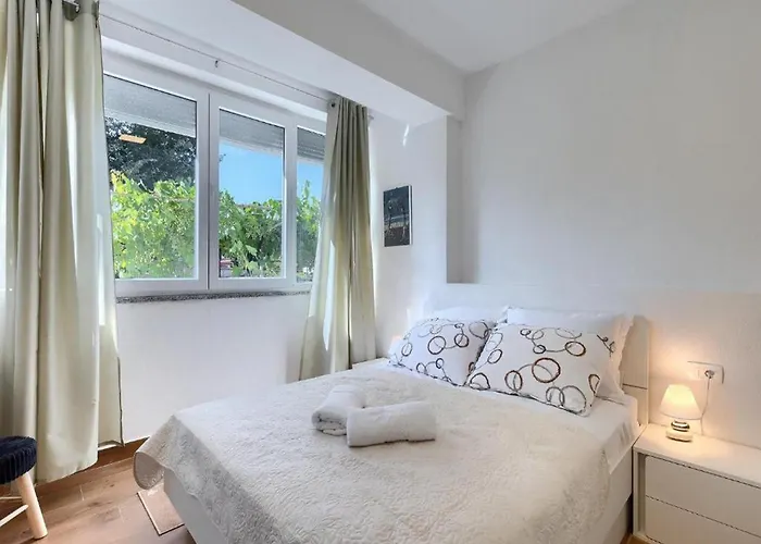 House Chill Out - Two Bedroom With Terrace Loborika