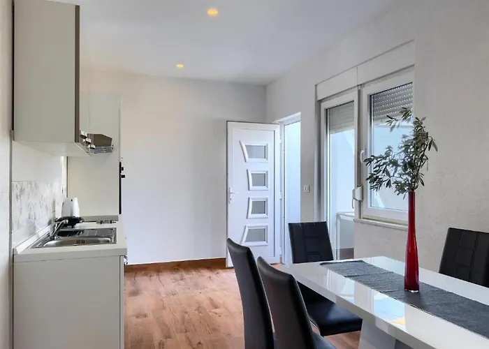 House Chill Out - Two Bedroom With Terrace Tatil Evi